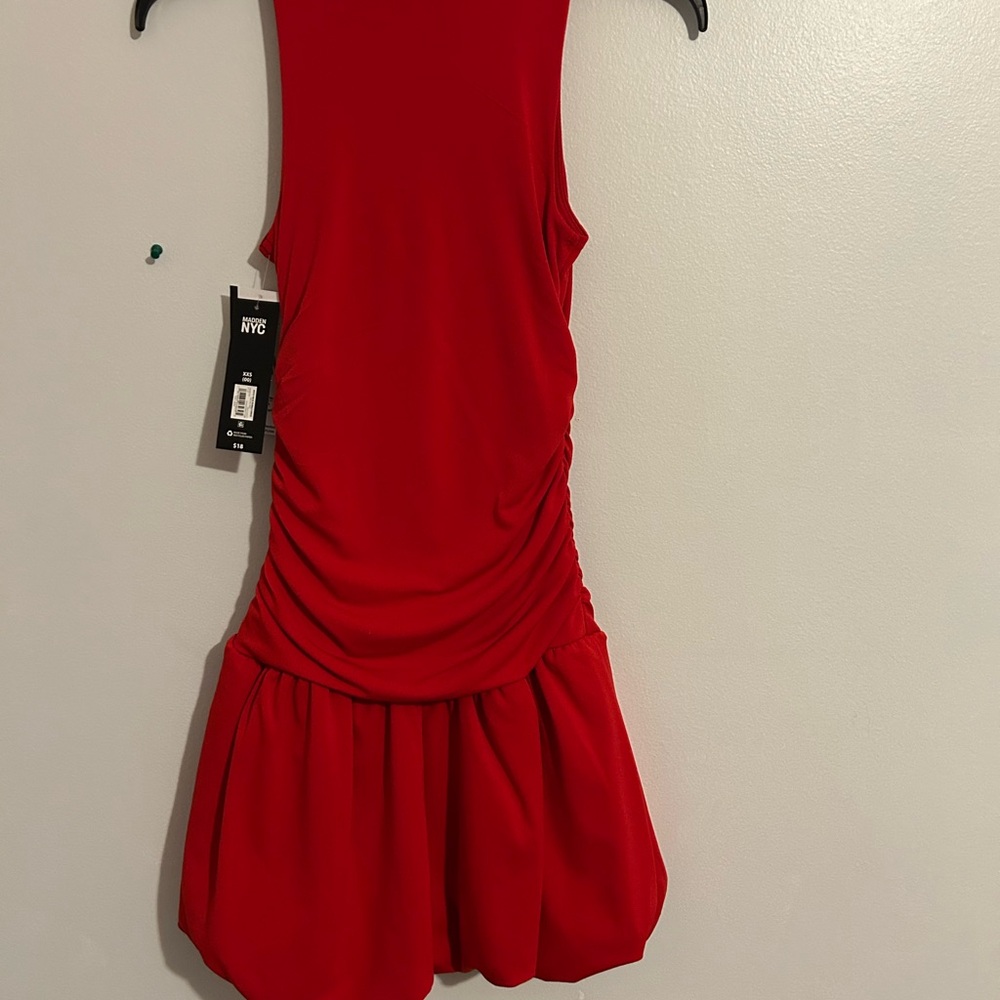 Red Sleeveless Ruched Dress - Picture 7 of 7